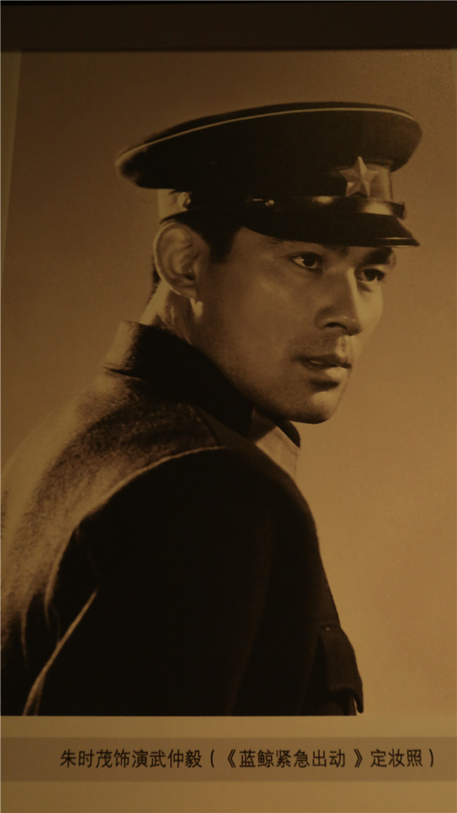 朱时茂饰演武仲毅(《蓝鲸紧急出动》定妆照)