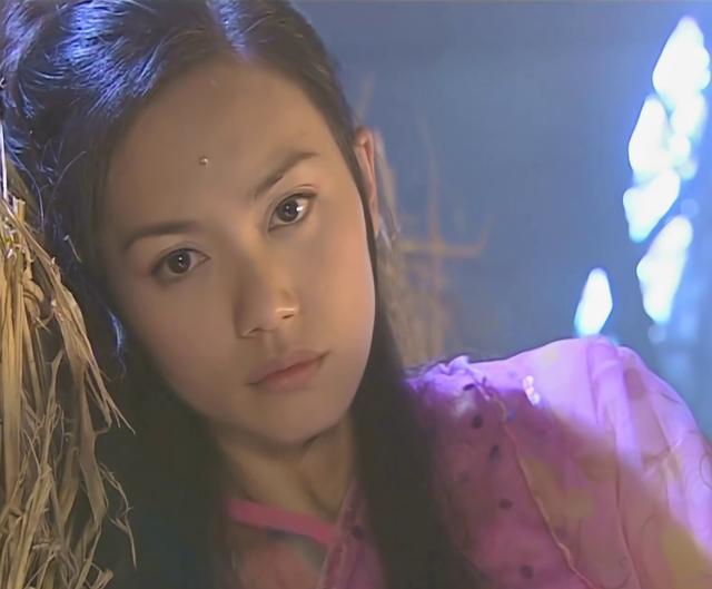 郭妃丽饰演的殷素素