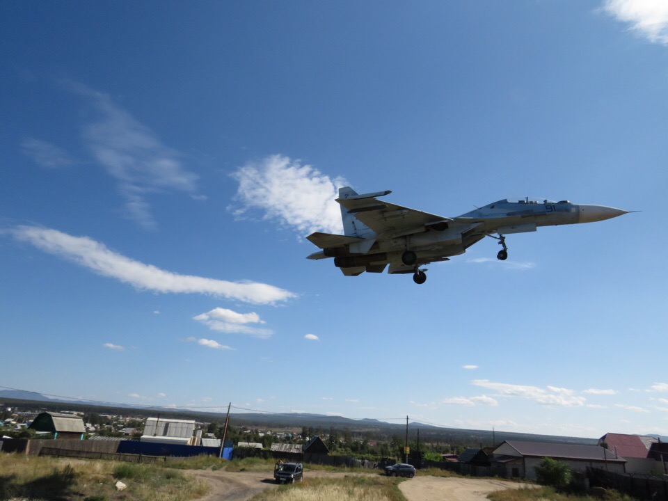 11 俄神秘试验机场曝光 战斗机排队准备起飞