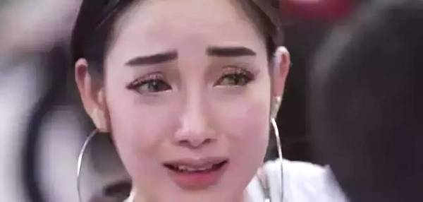 不过她很感谢公司没有把她的代言取消，否则她就真的没什么收入了。