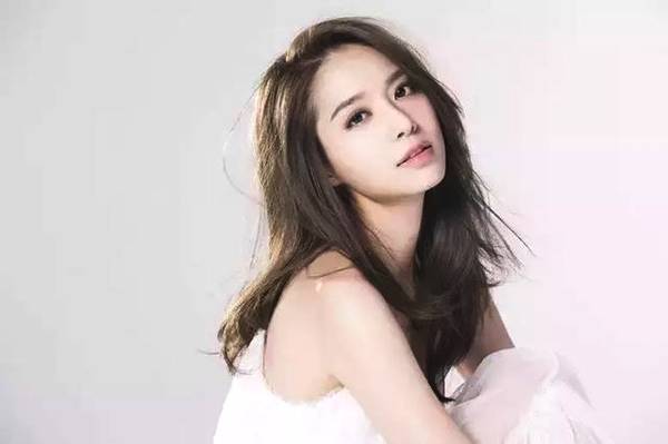 2005年,也就是拍摄完《恶作剧之吻》之后,凭借该剧人气骤增,事业也处在上升期。