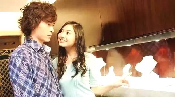 其实这是白歆惠第一次出演电视剧,但是她的首部作品似乎成就还不错。