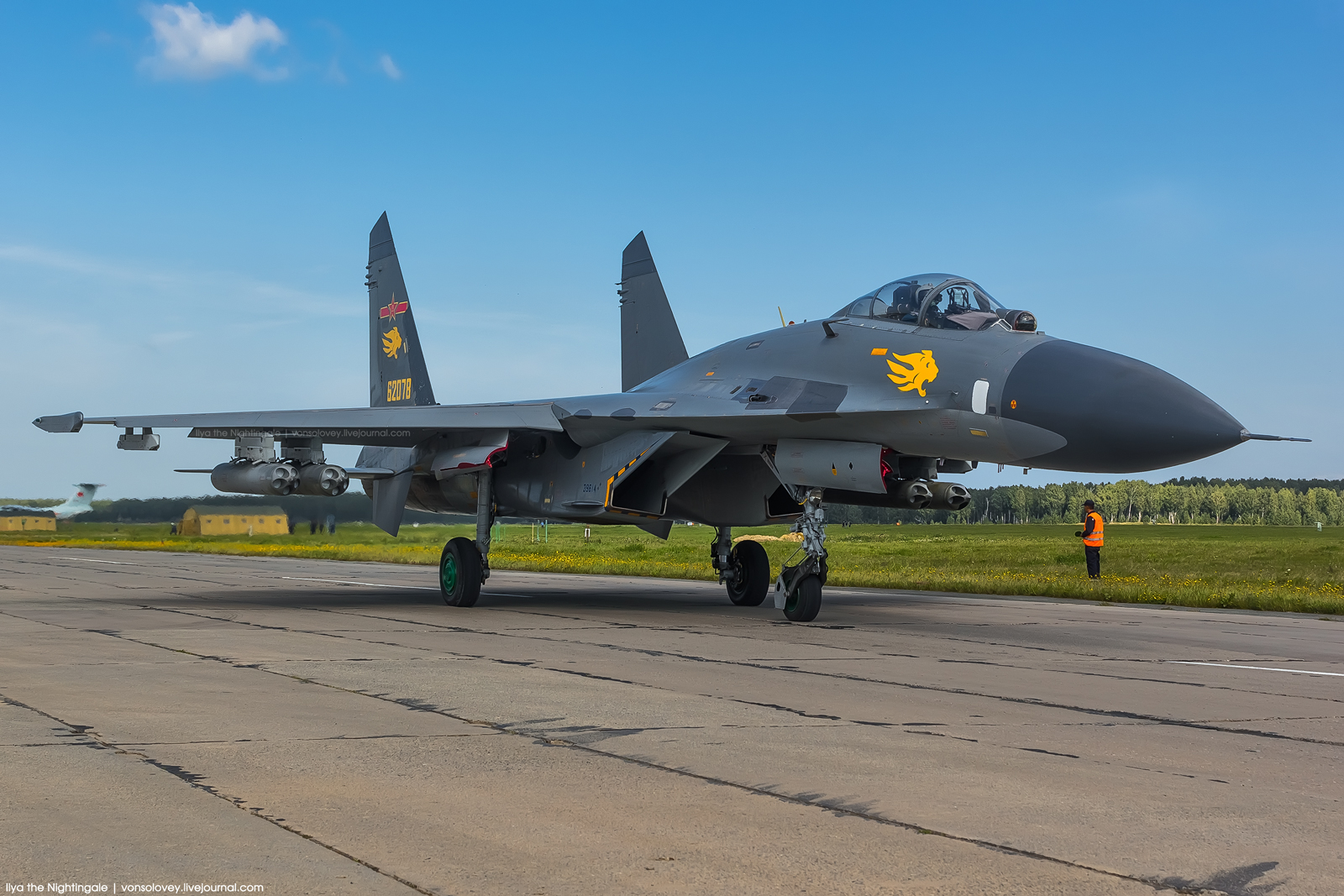 太帅了!俄罗斯摄影师镜头里中国参加演习战机