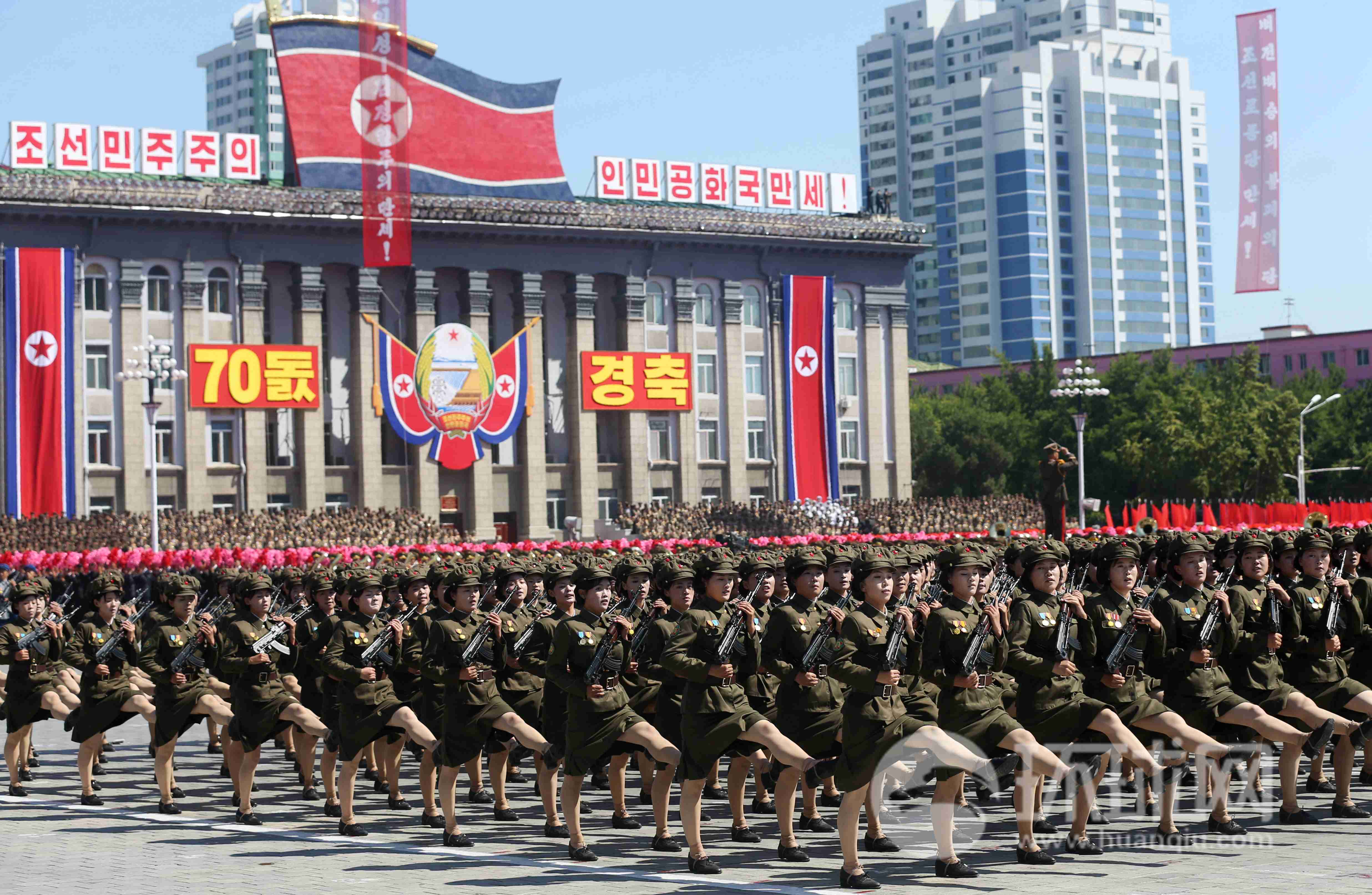 检阅朝鲜三军仪仗队图片