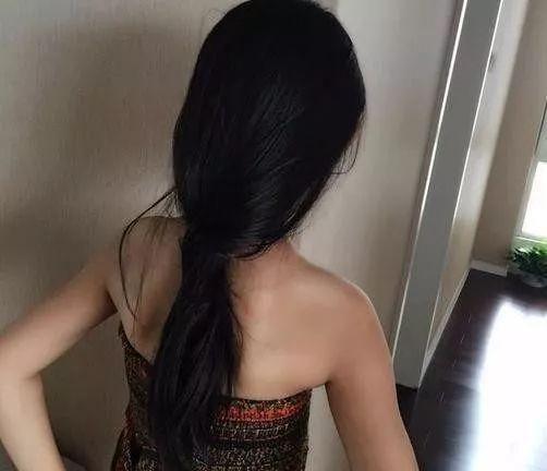 你喜欢这样自信开朗的女孩吗?欢迎留言讨论哦!