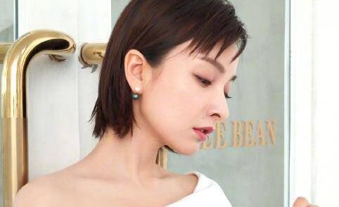 不管怎么样，希望吴昕能在未来越来越好，演艺事业如鱼得水，早日能找到自己的幸福。