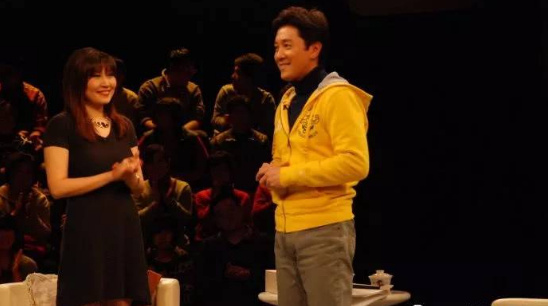 1988年，张蔷结束了一年的澳洲之行，回国后的她很快和一个香港商人结了婚，之后生下一个儿子。