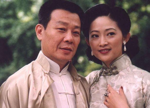 台湾老戏骨中风后两个妻子依旧不离不弃一家人颜值超高