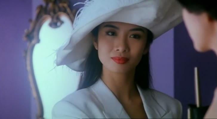 1997年友情出演张国荣的音乐电影《左右情缘》，之后，邱淑贞便退出影坛，未再有过新作品。