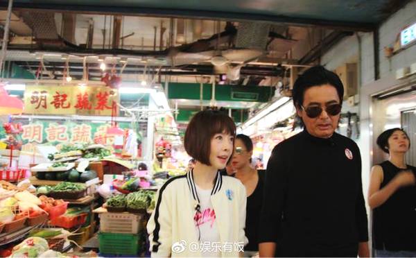 周润发参拍 鲁豫有约 首谈丧女之痛及裸捐 他说放开才会得到