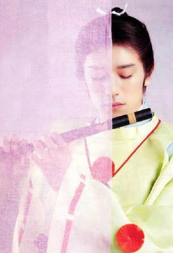 网友：曾经樱花树下的美少年…要成霸道总裁了。