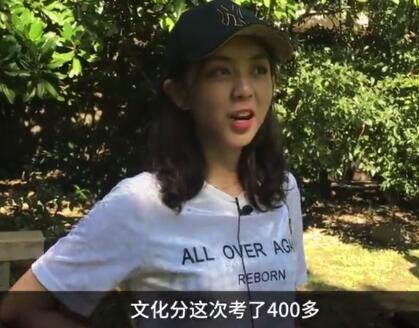 郜思雯说，在合作过的演员中，自己特别敬佩蒋雯丽和胡歌。