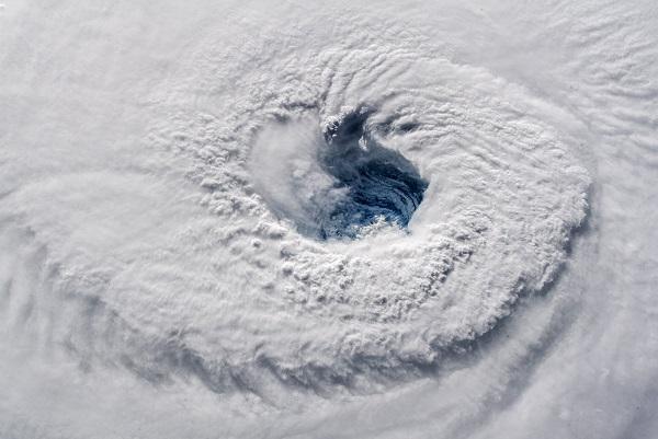 飓风佛罗伦斯登陆美国 8万户停电逾千航班取消