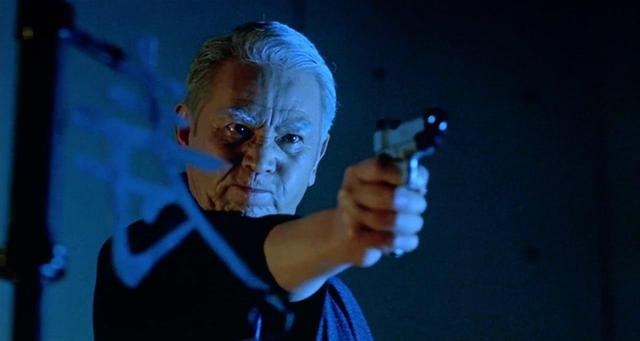 然后老人家,因此对他怀恨在心,并且了世界第一杀手“炽天使”来刺杀权贵。