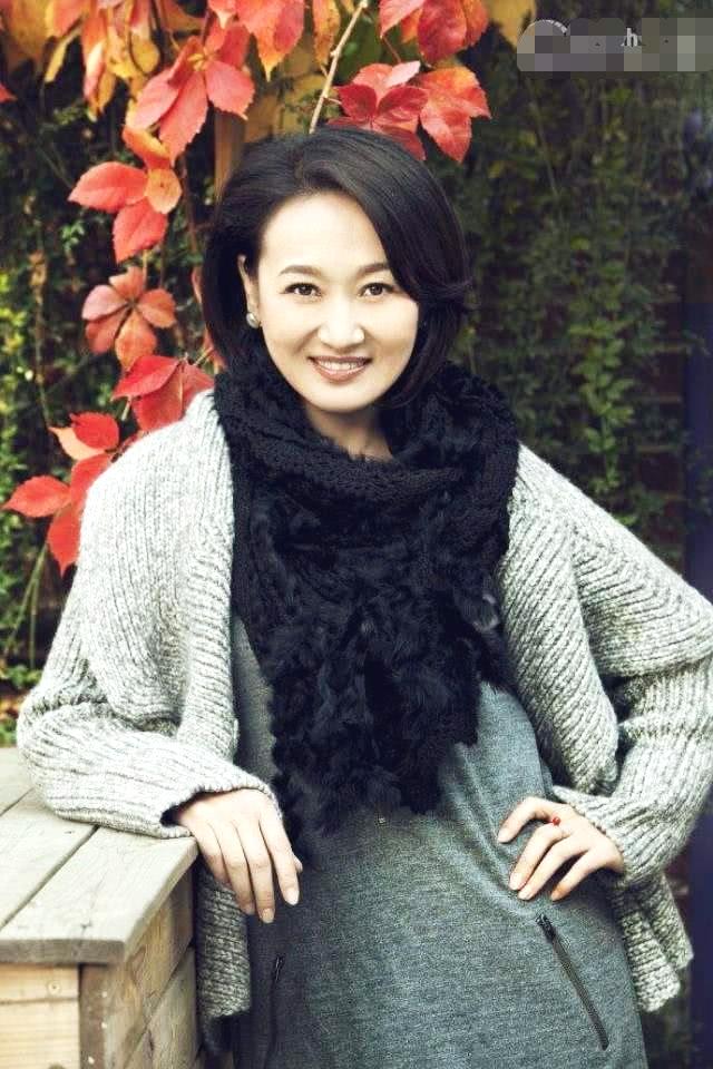 她是腾格尔的前妻,离婚多年依旧单身一人,60岁连孩子都没生过