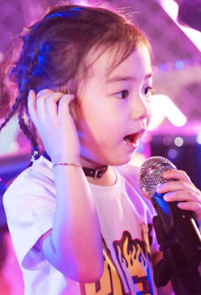 戚薇女儿lucky的国籍既不是中国也不是韩国让人意外