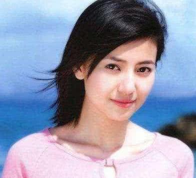 高圆圆一直是女神啊，出道前也是非常清新可爱啊！