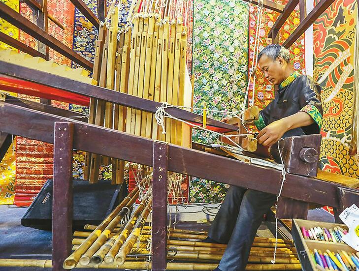 大花楼木织机 本版照片均由记者黄中明 摄