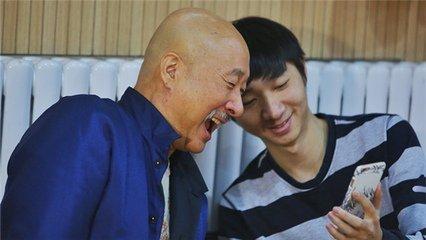 说起儿子，陈佩斯曾经对别人说：“也许他会超过我。”不管现状如何，陈大愚过得很快乐。