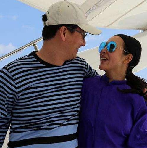 第二任男朋友是张俊以,被网友称之为“词坛怪才”,但是最终因为涉嫌诈骗而锒铛入狱。