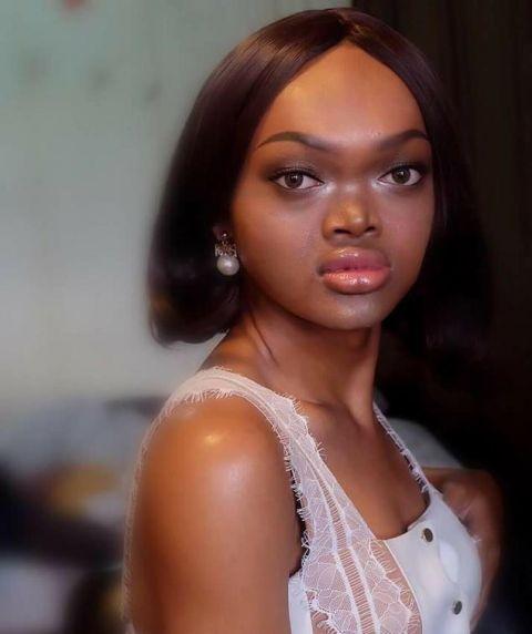 就这样踏进娱乐圈，没想到打扮一下，她在镜头前竟十分有表现力。