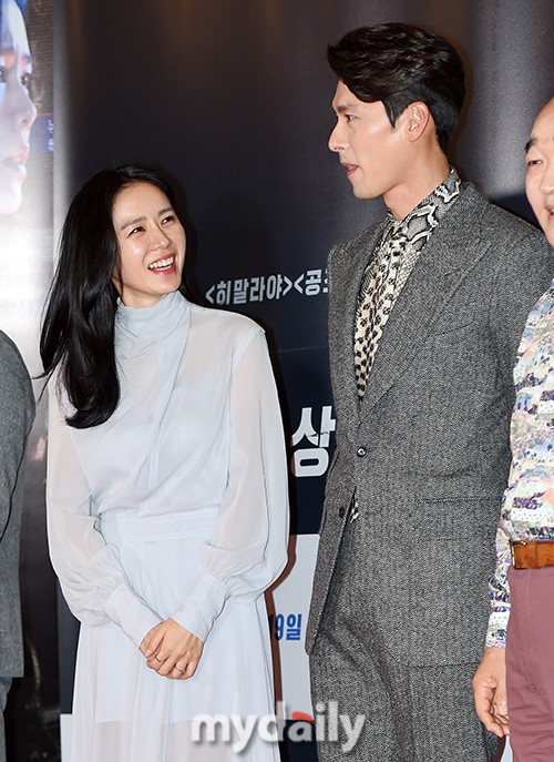 9月17日晚,玄彬,孙艺珍等韩国艺人在首尔出席了电影《协商》的vip首映