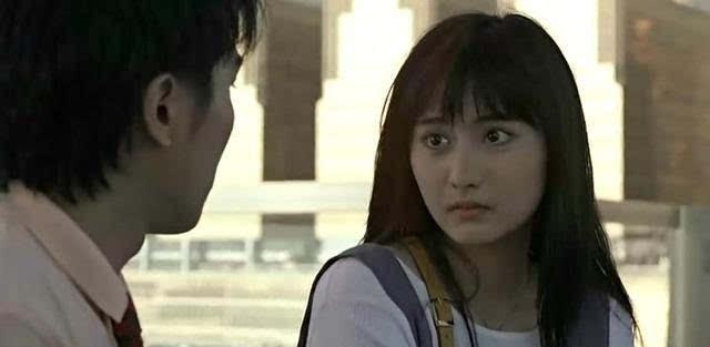 就与香港的邵氏电影公司签约,在那一年就和周星驰合作了《师兄撞鬼》