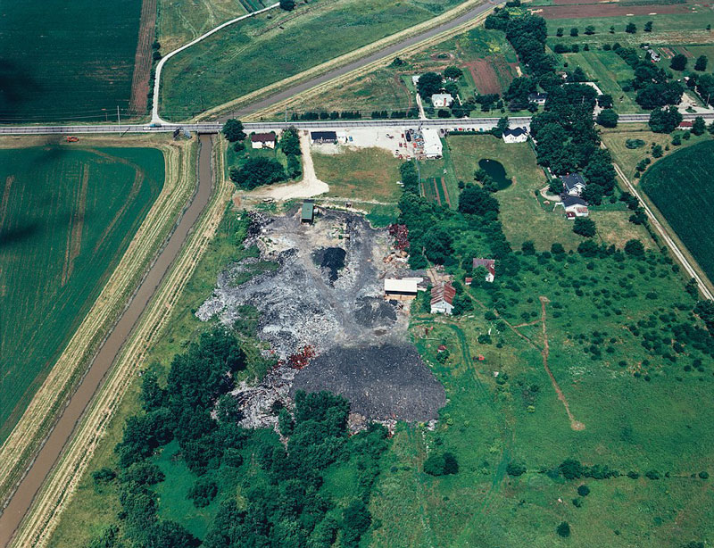 摄影师航拍美国多处破坏环境高危场所。