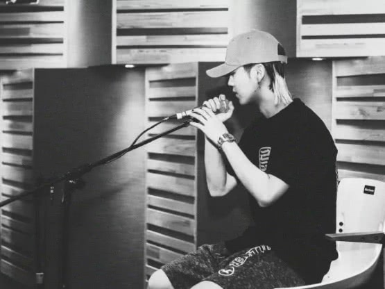 本来就在风口浪尖上，你认为鹿晗是不是真的像大家说的那样“娘炮”呢？