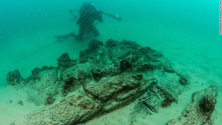 考古学家发现百年沉船(图片：CNN)