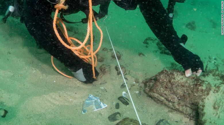 潜水员发现调味料、瓷器和贝壳等(图片：CNN)