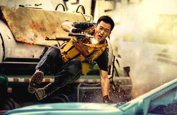 1994年获得全国武术比赛精英赛枪术,对练冠军;1995年参演首部电影