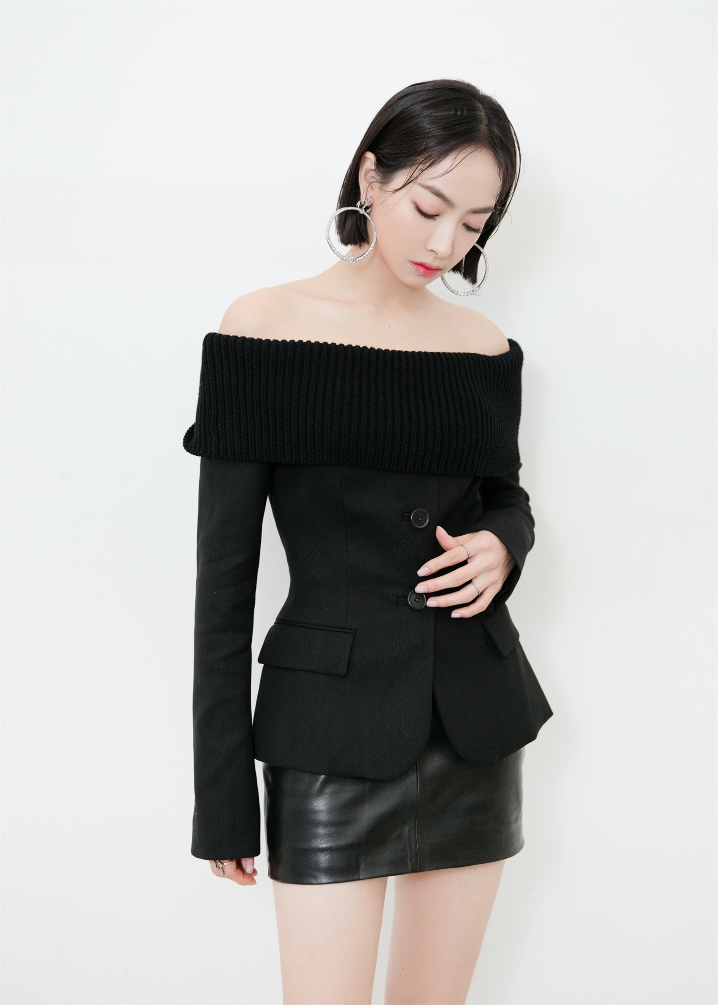 宋茜出席首映礼 黑色造型亮相酷帅撩人