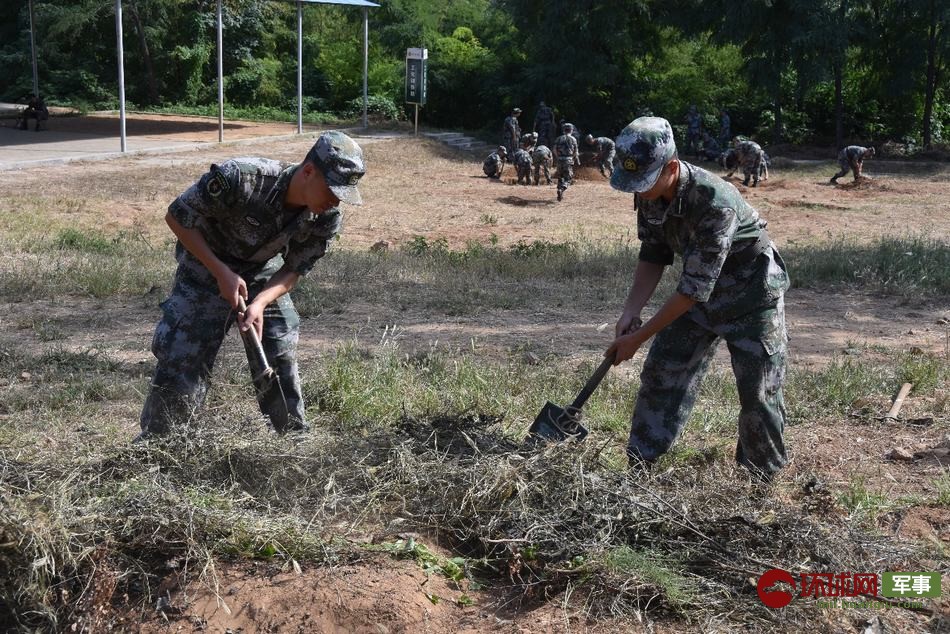 實地實訓:兵哥哥教你如何築掩體