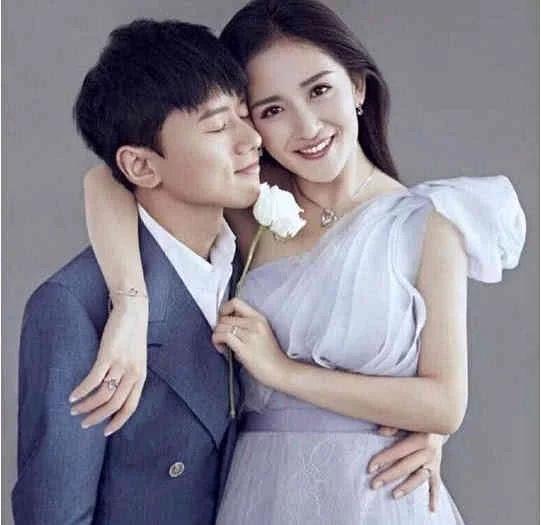 近日，张杰举办巡回演唱会，谢娜和快乐家族到场，张杰谢娜不能再幸福。