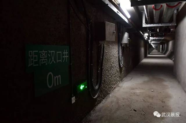 图为武汉长江公铁隧道公铁合用疏散通道 李永刚 摄