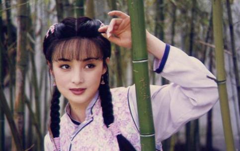 之后的蒋勤勤接拍了很多的古装剧，也就是在2000年左右的时候，是蒋勤勤红的发紫的时候。