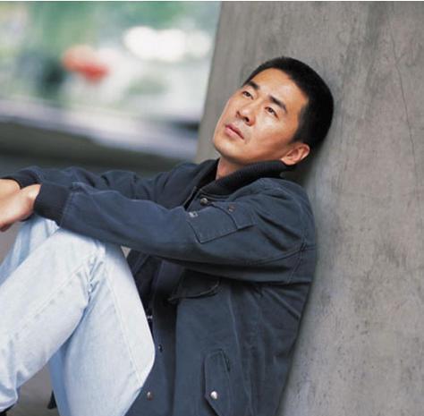 直到2006年，陈建斌主演《乔家大院》，开始走红。