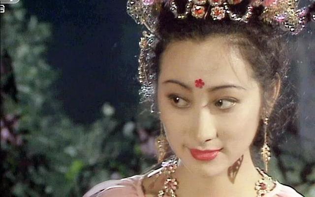 玉面狐狸郑益萍:扮演者郑益萍是何晴的同班同学,现也是居住在国外.