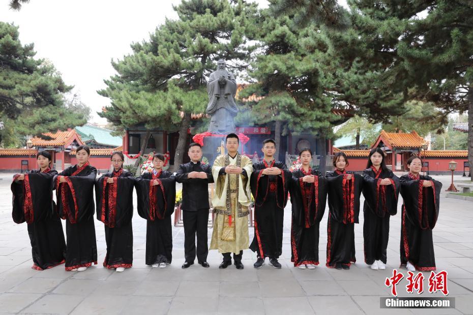 孔子诞辰2569年 各地孔庙举行祭礼仪式