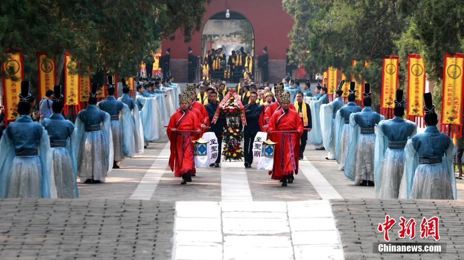 孔子诞辰2569年 各地孔庙举行祭礼仪式