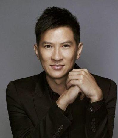 张家辉是中国香港男演员。获得过金像奖影帝。代表作有”证人“”激战“等。
