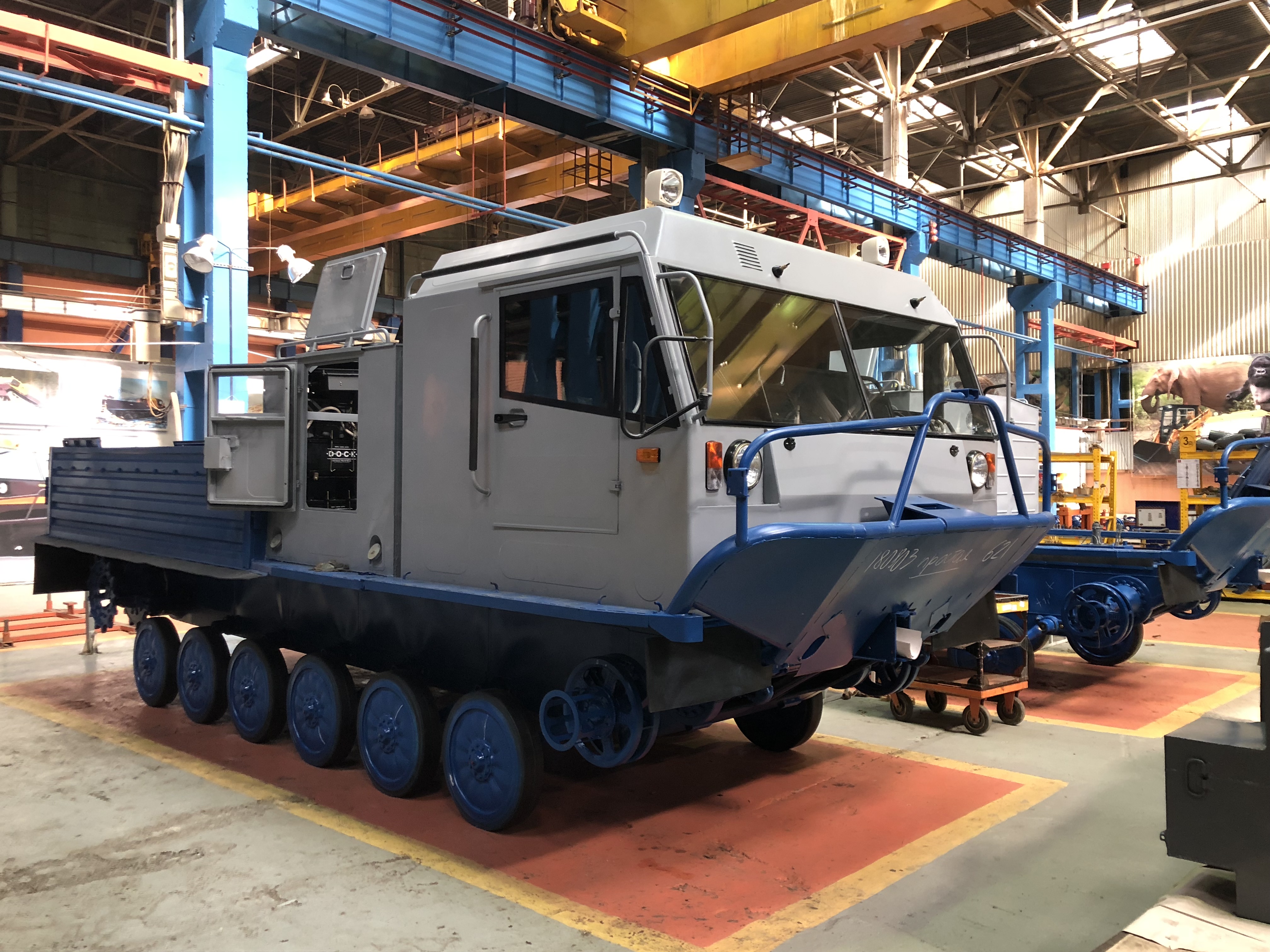 俄罗斯军用装甲车厂展示民用全地形车