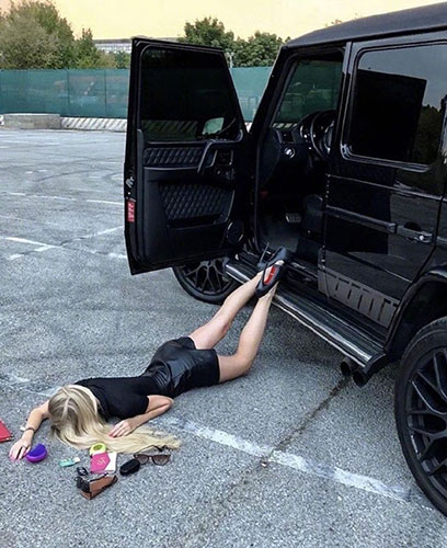 俄罗斯网红玩起花式扑街 网友:真实炫富