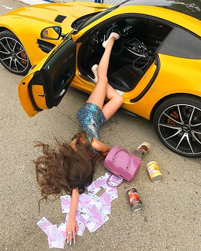 俄罗斯网红玩起花式扑街 网友:真实炫富