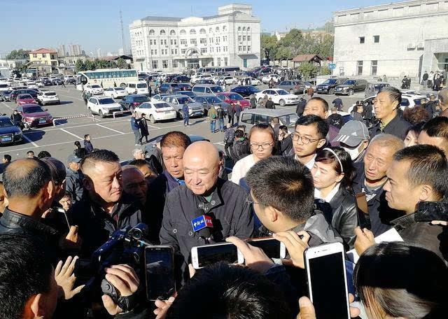 上图为相声演员于浮生,曾获得中国电视金鹰奖"荧屏之星"!