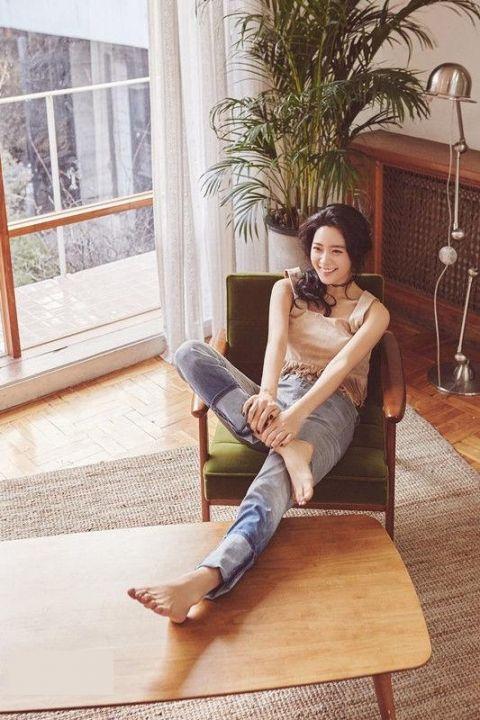 李成敏保持曼妙的身材，主要与她酷爱各种体育运动有关。