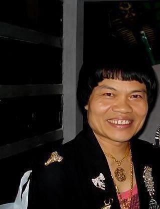 他因长相丑大红却被妻子败光家产今64岁身家过亿儿子阳光帅气