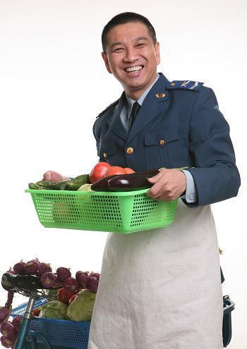 凭炊事班走红周小斌憨厚的形象深入人心现在模样大变