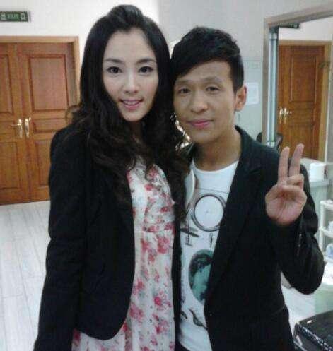 37岁宋小宝一家近照曝光,儿女颜值惊人娇妻美貌如花,令人羡慕!